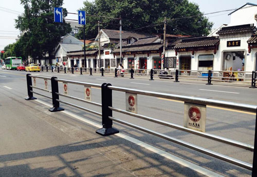 南京夫子庙道路两侧道路护栏